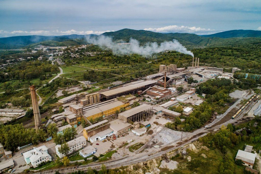 DJI_0141 Теплоозерский Завод в долине крупным планом.jpg