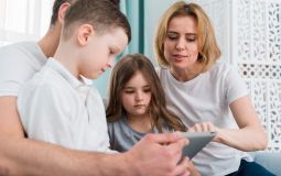 Работающие родители могут подать заявление на новую ежегодную выплату