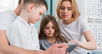 Работающие родители могут подать заявление на новую ежегодную выплату