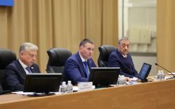 Демешин сокращает руководящий состав правительства