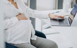 С 1 сентября увеличится пособие по беременности и родам для студенток