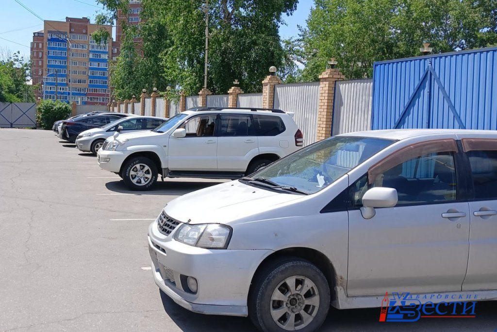 Старики и электрокары.jpg